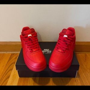 Nike Air Force 1 Triple Red